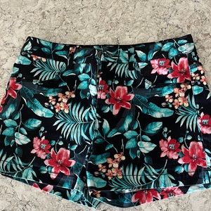 Fun colorful shorts great condition